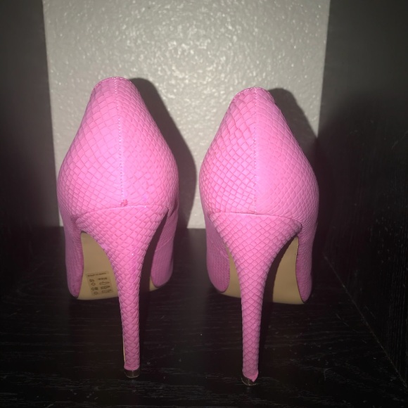 Pink alligator style high heels - Picture 4 of 5